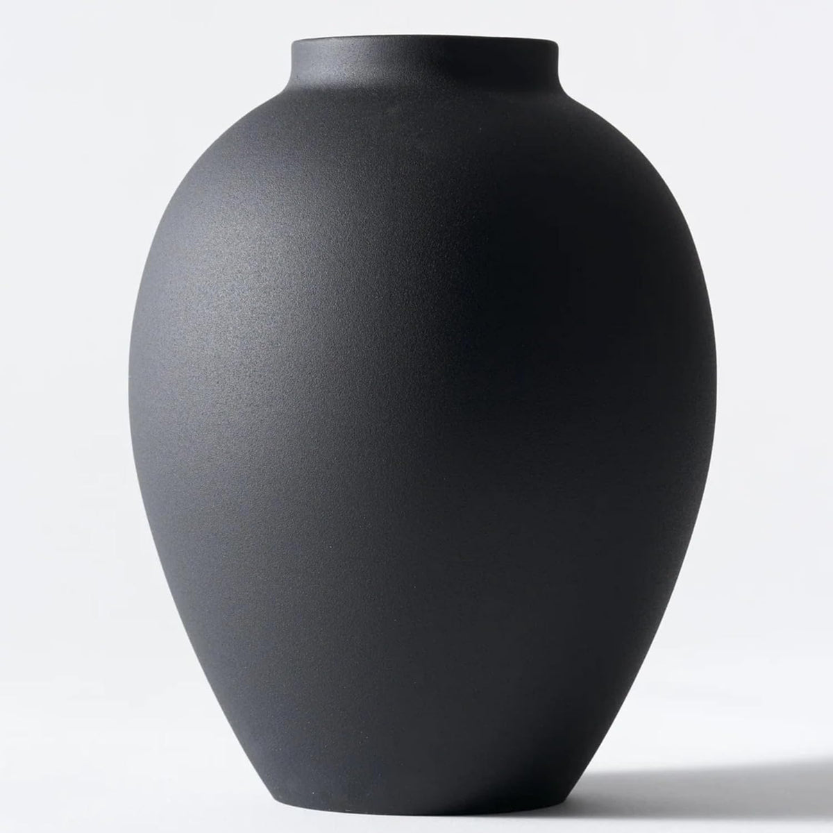 SilkSerenade Large Black Matte Flower Vase for Bedroom Kitchen Living Room Table, Contemporary Farmhouse Decorative Ella Flowers Iron Vases, Rustic Tall Earthy Wabi Sabi Modern Centerpieces Home Decor